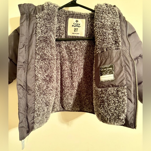 Little Boy’s Sz 2T Black, Gray & Red Members Mark Fleece Lined Cozy Puffer Coat - Picture 5 of 14